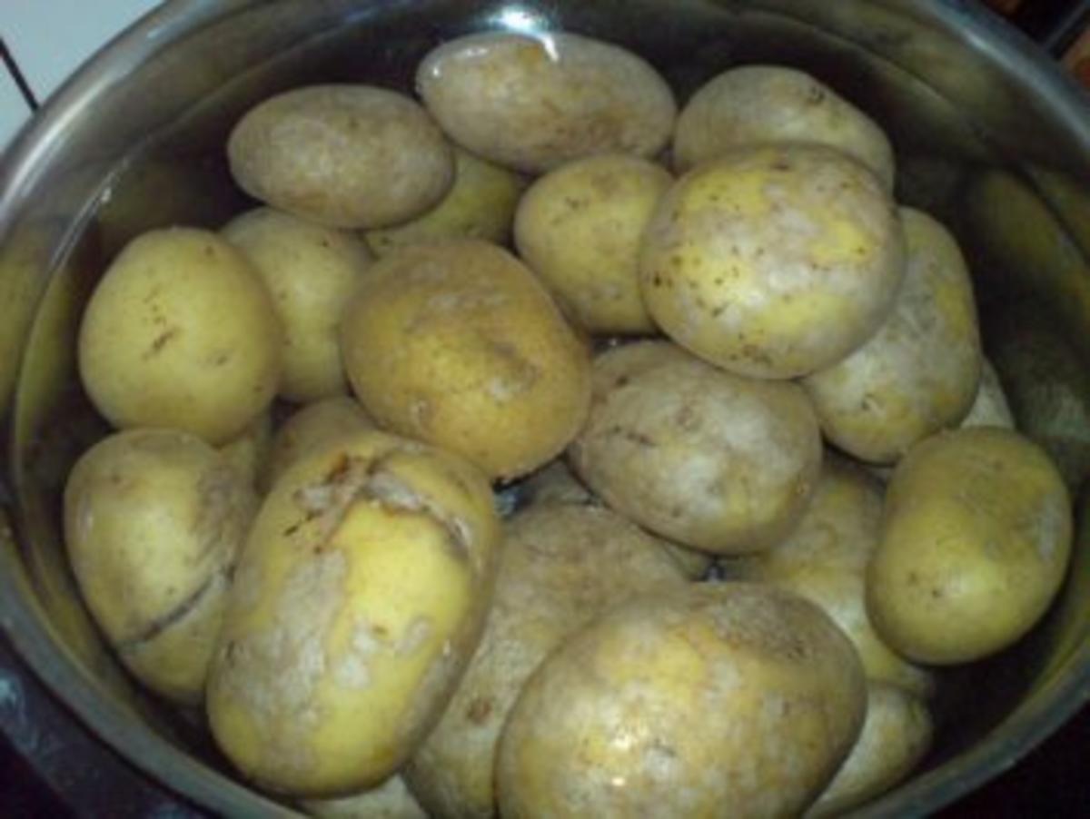 Kartoffelsalat ohne Wurst aber mit viel Schnittlauch und Ei - Rezept - Bild Nr. 4
