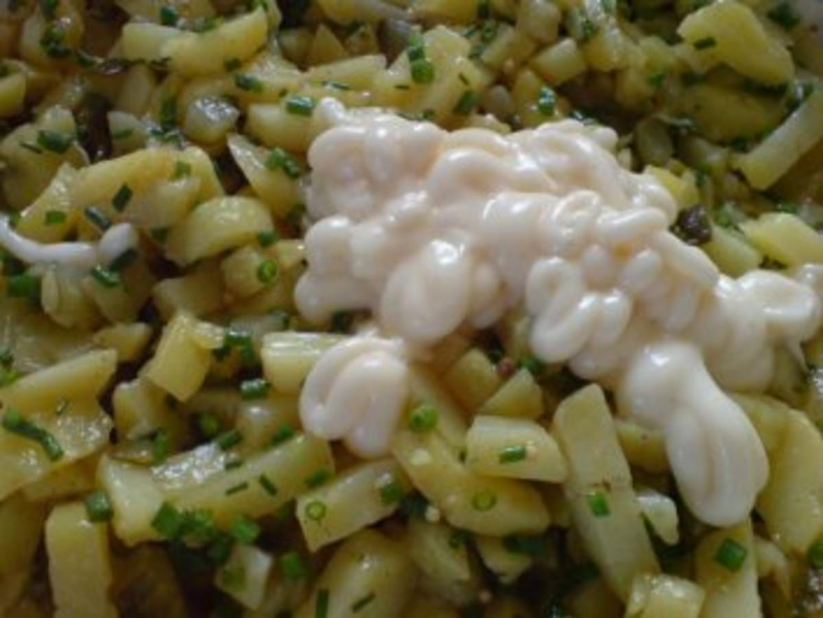 Kartoffelsalat ohne Wurst aber mit viel Schnittlauch und Ei - Rezept - Bild Nr. 13