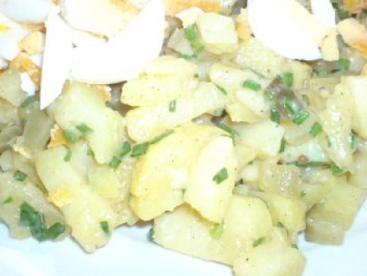 Kartoffelsalat ohne Wurst aber mit viel Schnittlauch und Ei - Rezept - Bild Nr. 15