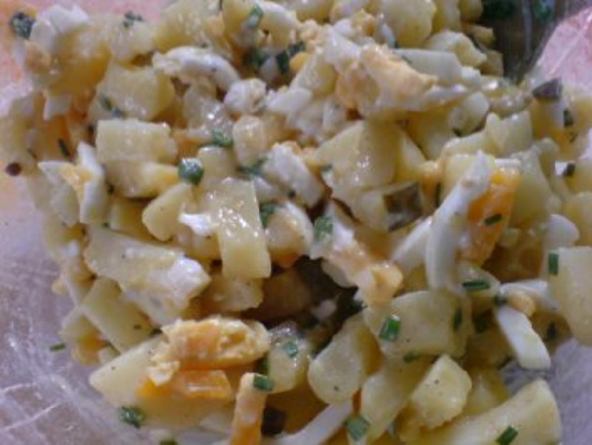 Kartoffelsalat ohne Wurst aber mit viel Schnittlauch und Ei - Rezept - Bild Nr. 16