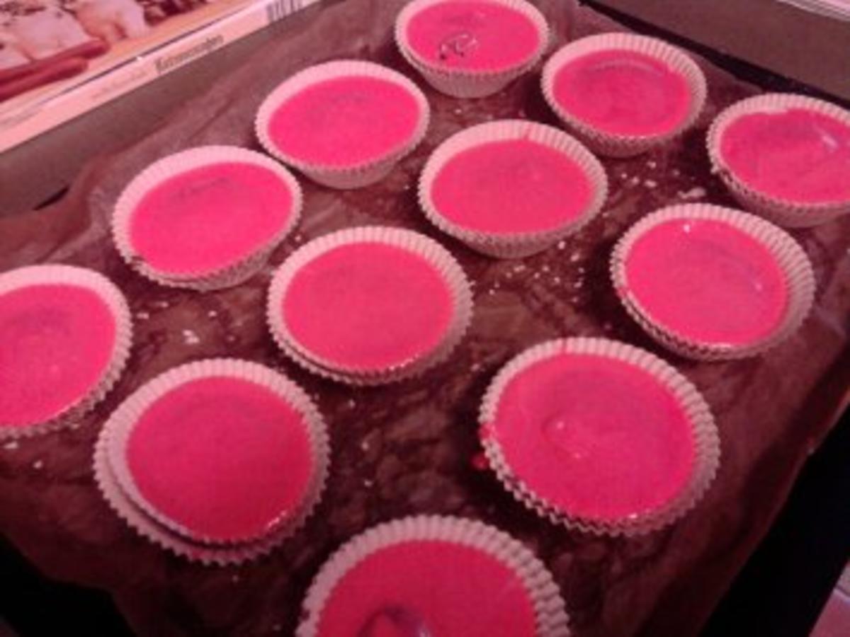 Rosa Biskuit Muffins mit Puddingkern - schnell &amp; einfach - von sumueki