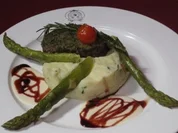 Rinderfilet unter der Kräuterkruste, mit Kartoffel-Petersilienwurzel-Püree - Rezept