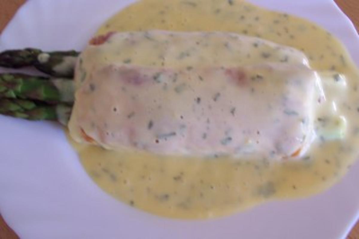 Grünspargel im Schlafrock unter einer Estragon-Hollandaise - Rezept