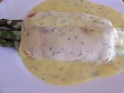 Grünspargel im Schlafrock unter einer Estragon-Hollandaise - Rezept