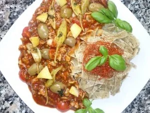 Mediterrane Vongole-Pfanne an Basilikum-Tagliatelle - Rezept