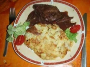 Lammrückenfilet mit Rösti und Salat - Rezept