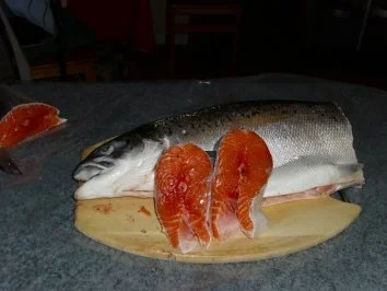 Lachskotelett gebraten mit Kräuter-Sahnesosse und Salzkartoffeln - Rezept - Bild Nr. 3