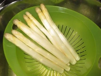 Rezept: Spargel mit einem Rucola-Käse-Senfsößchen Bild Nr. 2 Spargel mit einem Rucola-Käse-Senfsößchen - Rezept - Bild Nr. 2