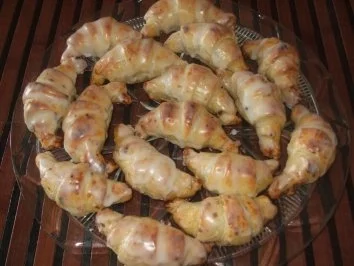 Rezept: Nuss - Schokohörnchen Bild Nr. 2 Nuss - Schokohörnchen - Rezept - Bild Nr. 2