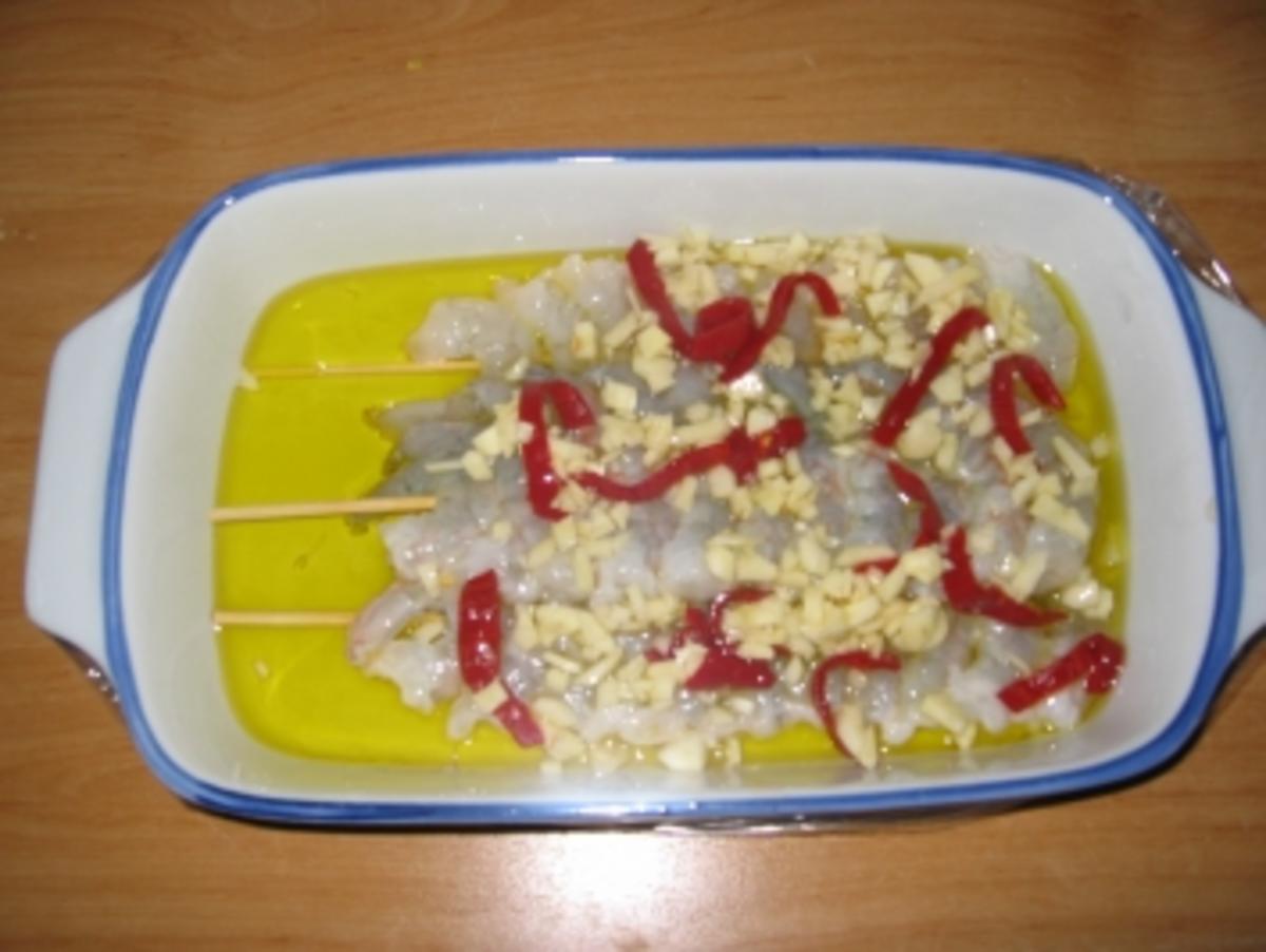 Garnelenspieße auf Blattsalat mit Himbeer-Vinaigrette - Rezept