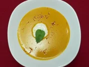 Safransuppe mit Zitronenmelisse und Sahnehäubchen - Rezept - Bild Nr. 2