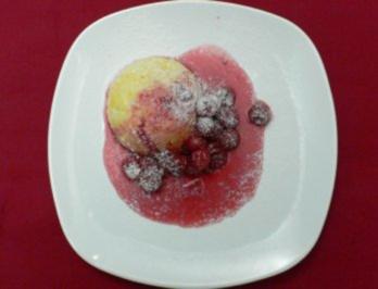 Grießsoufflé mit Heißen Früchten