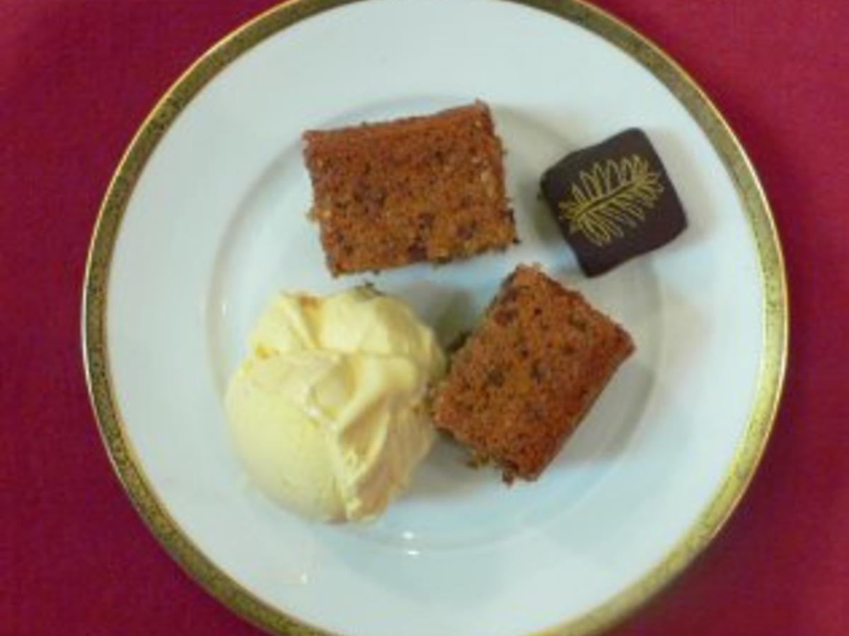 Warme Dattelkuchen mit Vanilleeis - Rezept - kochbar.de