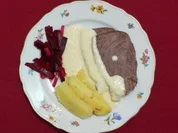 Rezept: Rinderbrust mit Meerrettichsoรe und Salzkartoffeln Bild Nr. 2 Rinderbrust mit Meerrettichsoรe und Salzkartoffeln - Rezept - Bild Nr. 2