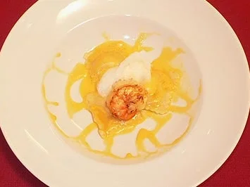 Garnelen-Chili-Ravioli mit Hummersoße - Rezept