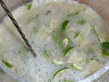 Erdbeer - Limetten - Bowle - Rezept - Bild Nr. 2