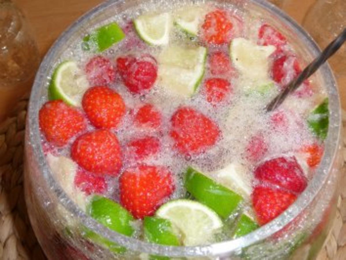 Bilder für Erdbeer - Limetten - Bowle Rezept