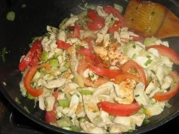 Scharfes Hähnchengeschnetzeltes mit Fenchel an Spaghettini - Rezept - Bild Nr. 5