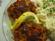 Paprika-Frikadellen mit Kräuterquark - Rezept