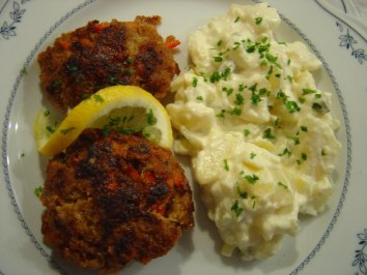 Paprika-Frikadellen mit Kräuterquark - Rezept - kochbar.de