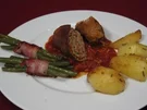 Spanische Roulade mit Tomatensoße, Bohnen und Thymiankartoffeln - Rezept