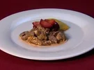 Geschnetzeltes vom Strauß mit Pflaumen auf Mais-Polenta (Marie Amière) - Rezept