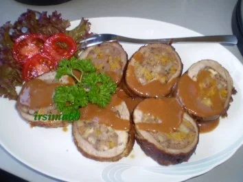 Schweinefiletrolle gefüllt mit Walnüssen und Aprikosen - Rezept