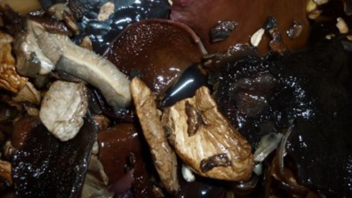 Schweine-Medaillons mit Pilzen in Cognac-Rahm an Vanille-Reis - Rezept - Bild Nr. 5