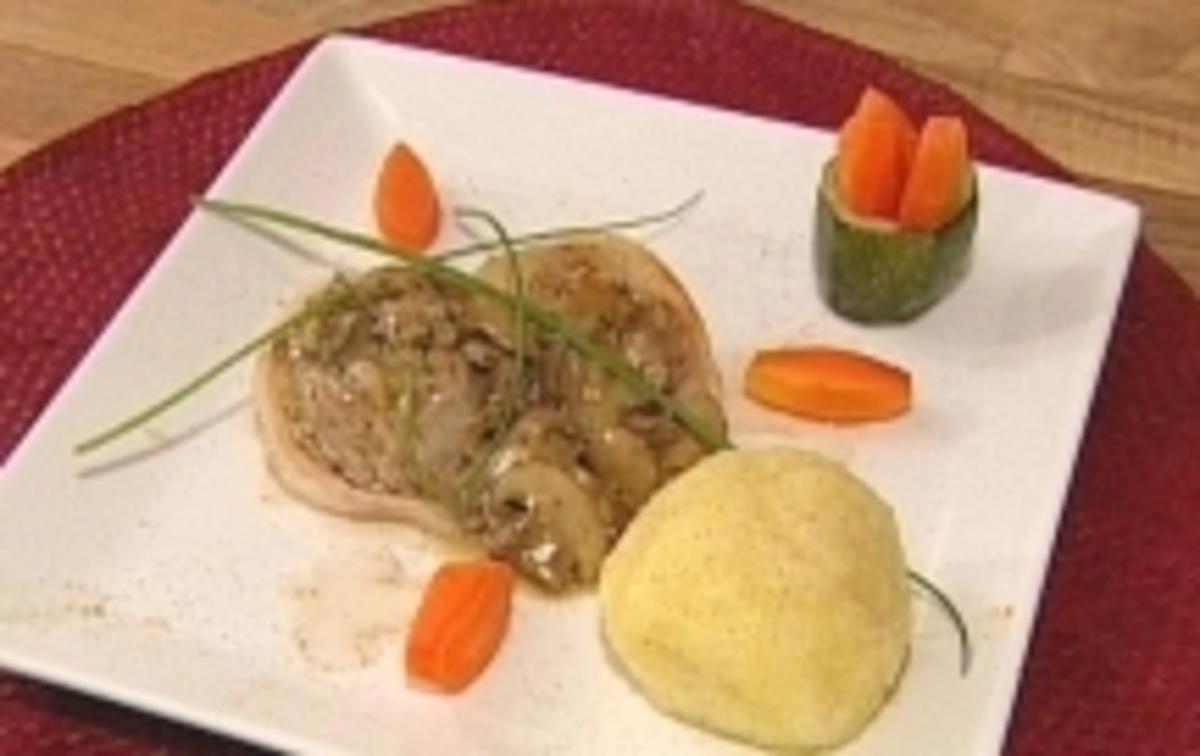 Kalbsfilet im Speckmantel mit gefüllten Kartoffel Knödeln an Pilzsoße Rezept kochbar de