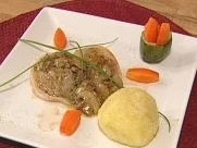 Kalbsfilet im Speckmantel mit gefüllten Kartoffel-Knödeln an Pilzsoße - Rezept