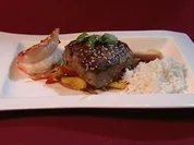 Surf and Turf - Filetsteak mit Hummerkrabbe auf Asia-Gemüse und Duftreis (Peter Angerer) - Rezept