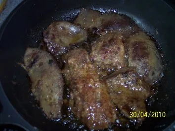 Rezept: Leber mit Kartoffelpüree , geschmorten Zwiebeln und Apfelmus Bild Nr. 3 Leber mit Kartoffelpüree , geschmorten Zwiebeln und Apfelmus - Rezept - Bild Nr. 3