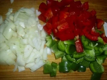 Hähnchenkeulen im Gemüsenest ~ SEBZELI TAVUK BUDU - Rezept - Bild Nr. 3