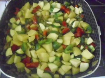 Hähnchenkeulen im Gemüsenest ~ SEBZELI TAVUK BUDU - Rezept - Bild Nr. 8