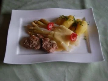 Spargel mit Schweinemedaillons und Sc. Hollandaise - Rezept