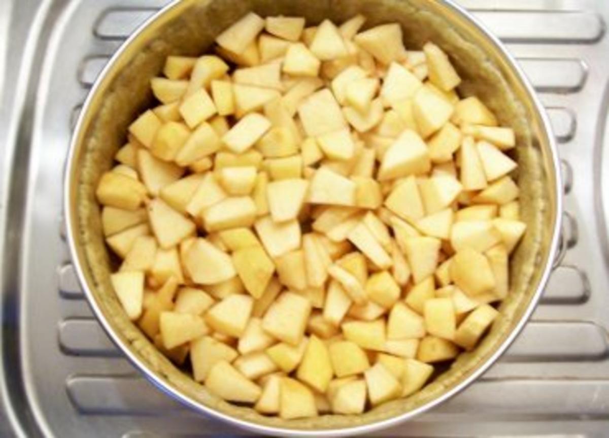 Backen: Apfel-Torte mit Saure-Sahne-Guss - Rezept