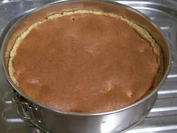 Backen: Apfel-Torte mit Saure-Sahne-Guss - Rezept - Bild Nr. 3