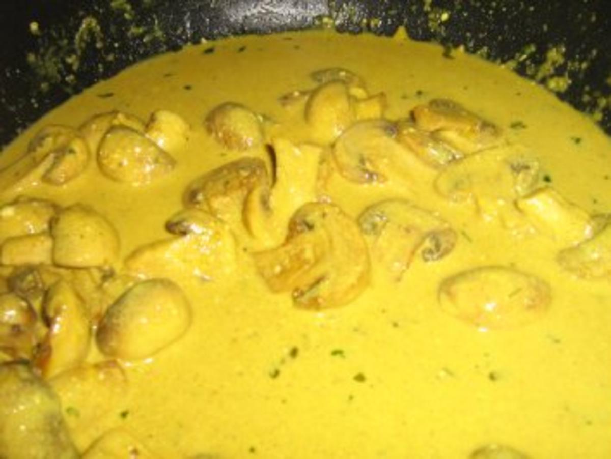 Putenfleischküchle auf Champignon-Curry-Sauce an Langkorneis - Rezept - Bild Nr. 6