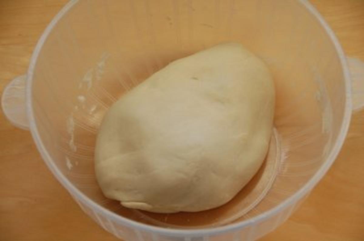 Pizzateig mit Mehl und Wasser lauwarm Rezept mit Bild kochbar.de