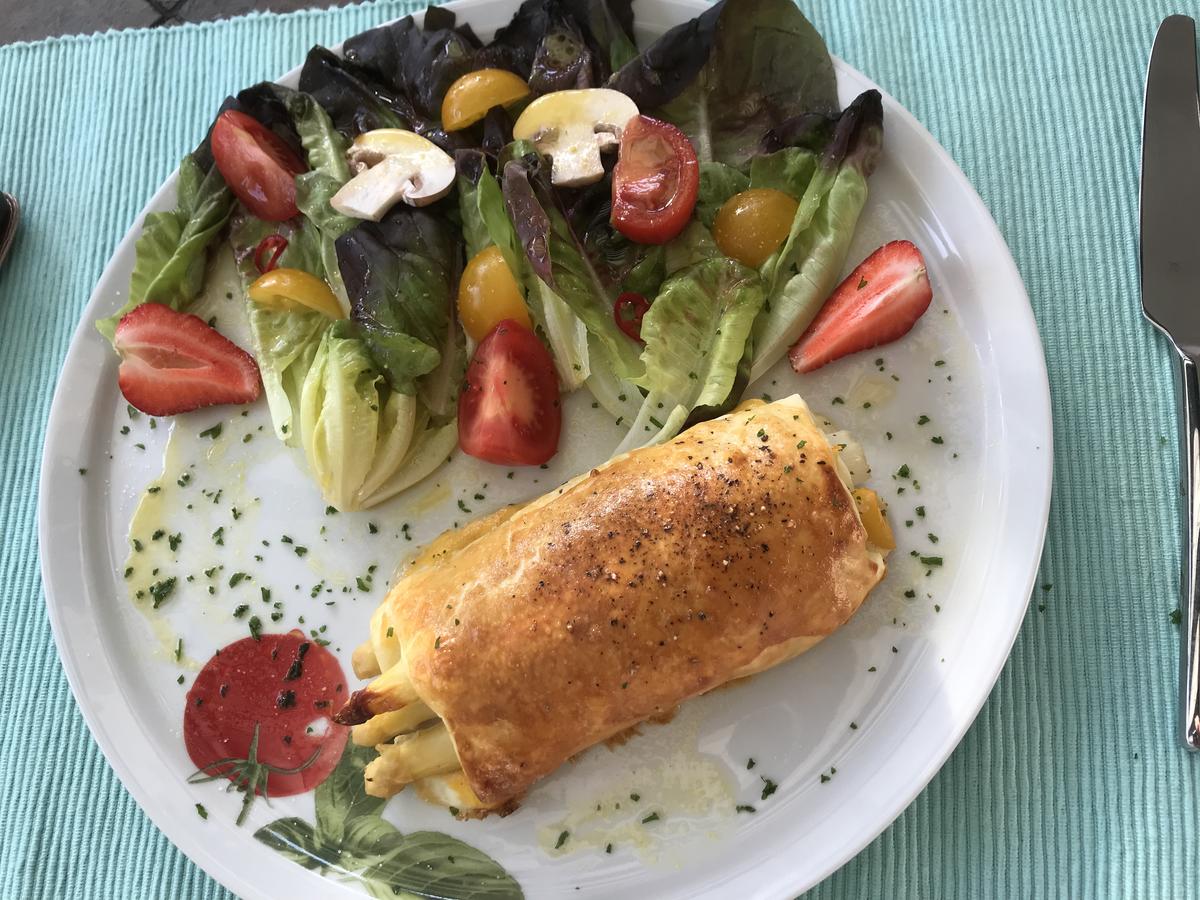 Blätterteig gefüllt mit Spargel und gekochtem Schinken - einfach - 327 ...