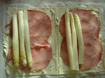 Blätterteig gefüllt mit Spargel und gekochtem Schinken - Rezept - Bild Nr. 3