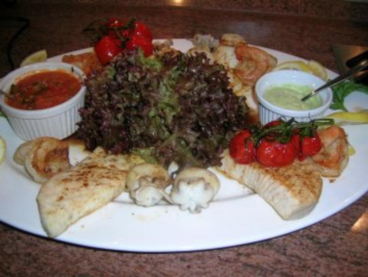 Edelfischplatte - natur belassen -  mit Salsa Criolla und Spargelpesto - Rezept - Bild Nr. 2