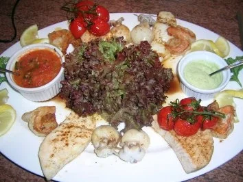 Edelfischplatte - natur belassen -  mit Salsa Criolla und Spargelpesto - Rezept - Bild Nr. 3