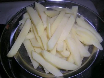 Sirloin Steak mit Brückenpfeiler-Kartoffeln, Erbsen und geschmorten Kirschtomaten - Rezept - Bild Nr. 4