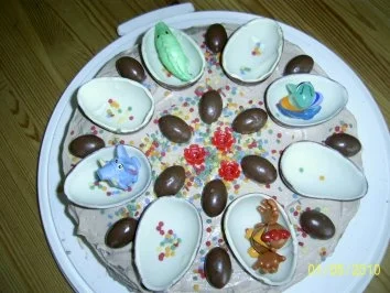 Rezept: Kinderüberraschung Ü-Ei Torte Kinderüberraschung Ü-Ei Torte - Rezept