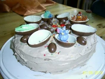 Rezept: Kinderüberraschung Ü-Ei Torte Bild Nr. 2 Kinderüberraschung Ü-Ei Torte - Rezept - Bild Nr. 2