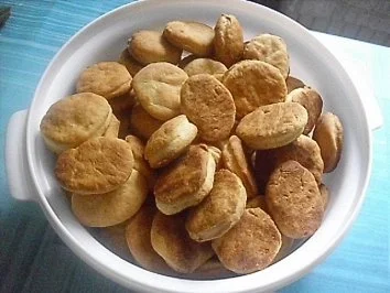 Griechisches Käsegebäck ~ Biscotakia me feta - Rezept