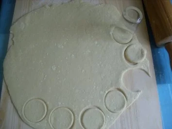 Griechisches Käsegebäck ~ Biscotakia me feta - Rezept - Bild Nr. 4