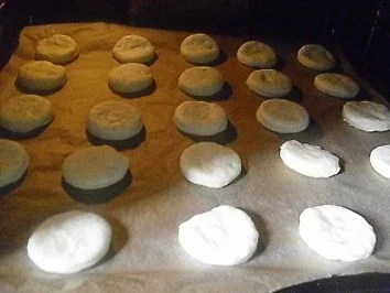 Griechisches Käsegebäck ~ Biscotakia me feta - Rezept - Bild Nr. 5