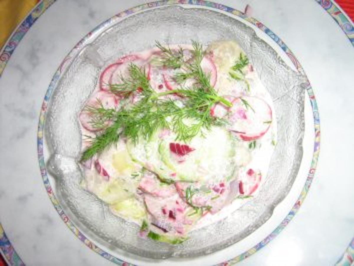 Bilder für Gurkensalat mit einer Dill-Rahm-Sauce - Rezept